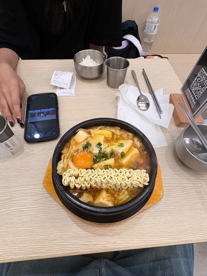 姵岑 劉分享的菌菇奶素嫩豆腐煲