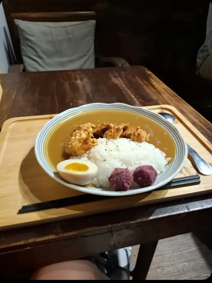 邱奕瑄分享的炸雞咖哩飯