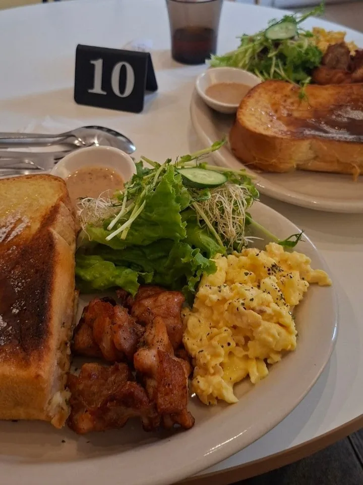 Y WE!分享的布丁吐司餐盤🍞