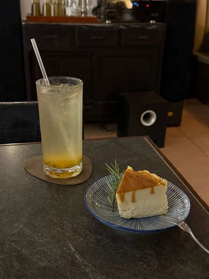 詹旻恩分享的蛋糕和氣泡飲